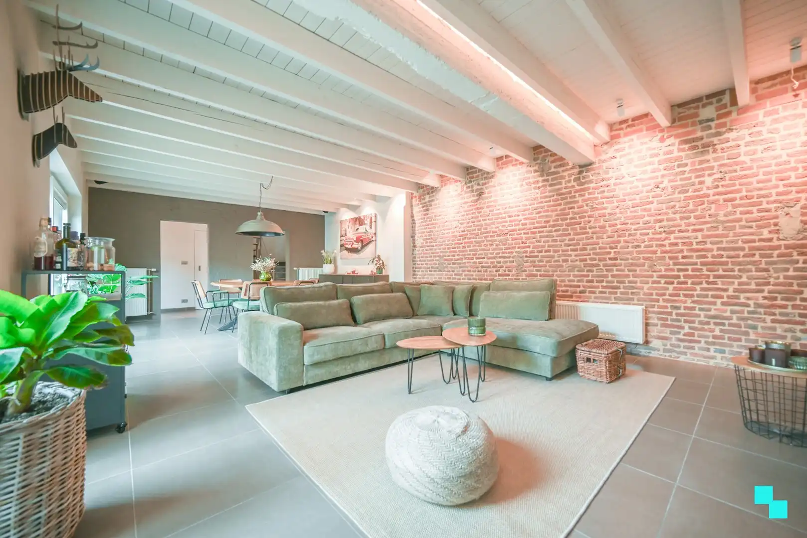 Stijlvol wonen met comfort: 5 slaapkamers, zonnig terras & moderne technieken foto {{pictureIndex}}