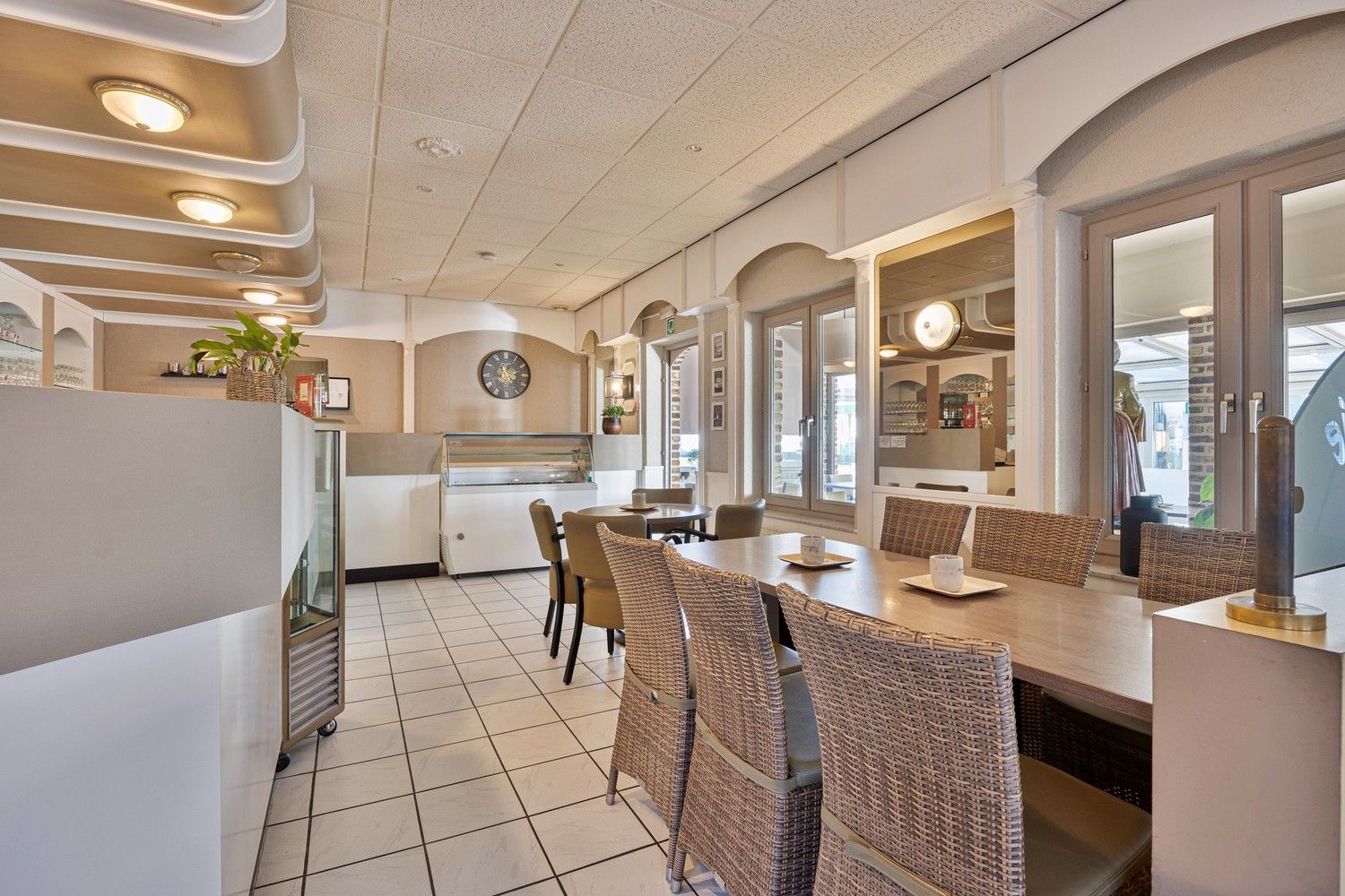 Bedrijfspand met woonst op perceel met commerciële mogelijkheden (ca. 38a) foto 21