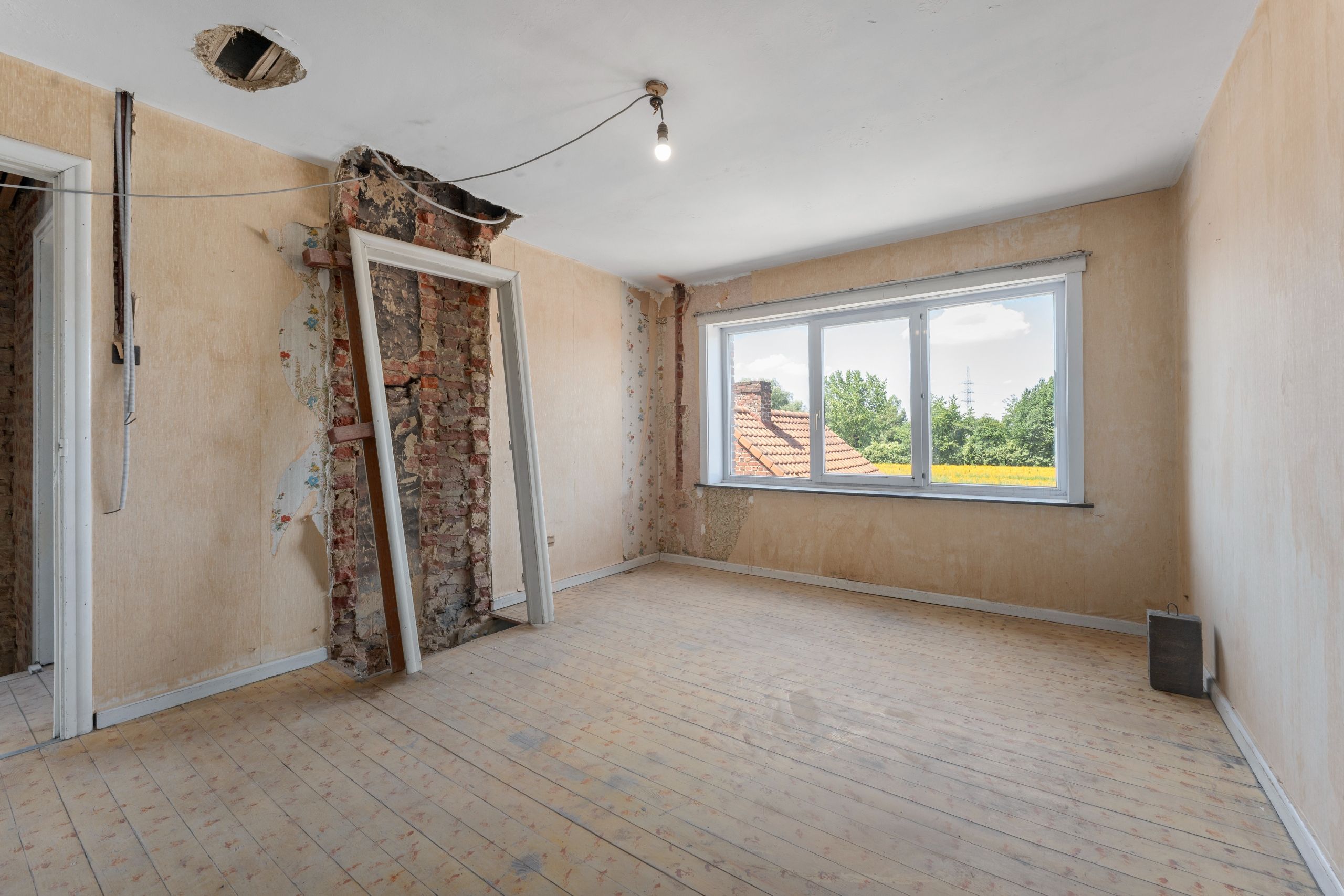 Centraal gelegen verder af te werken rijwoning op 250m2 foto 11