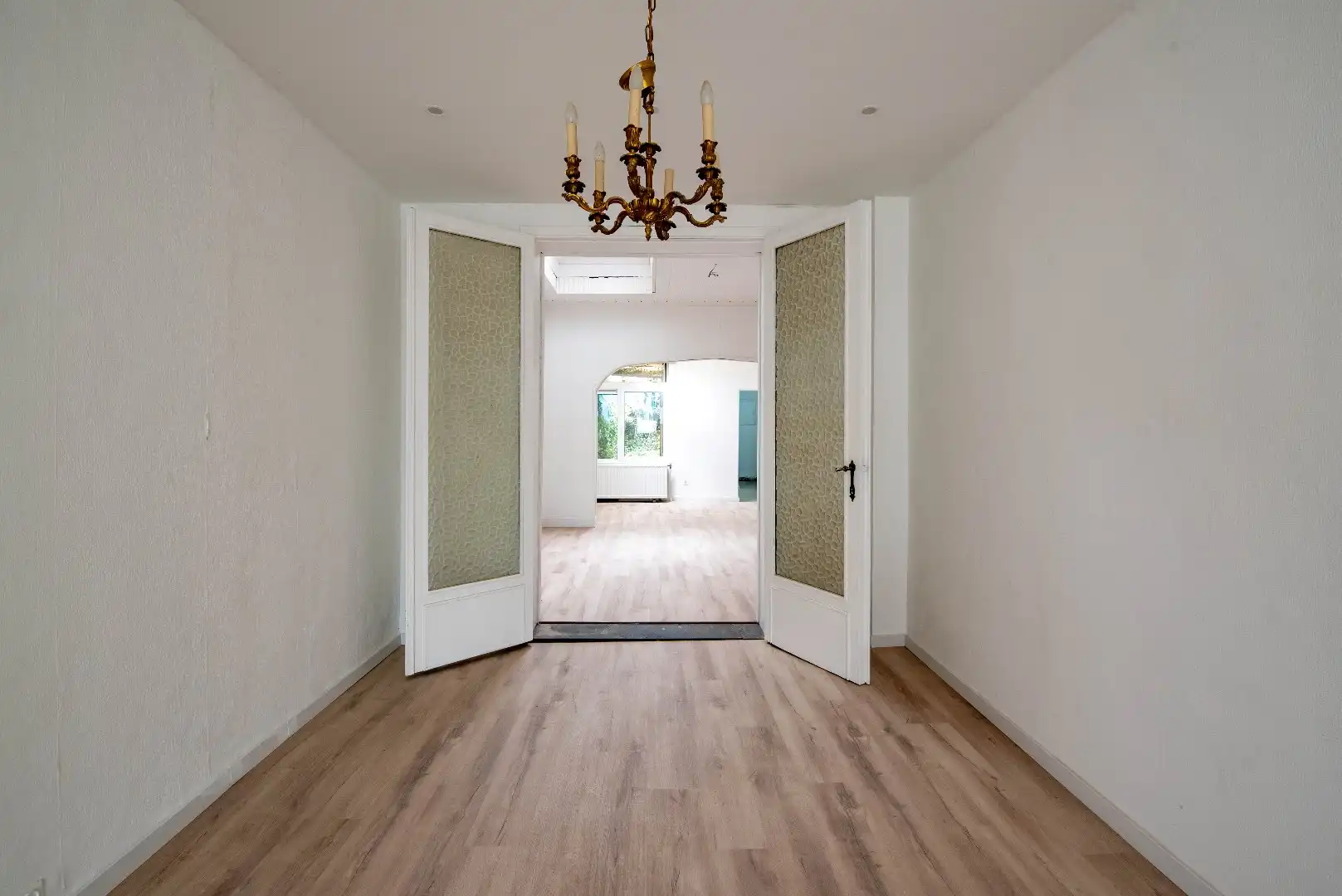 Ruim en recent vernieuwd gelijkvloers appartement met tuin op de Lakborslei foto 3