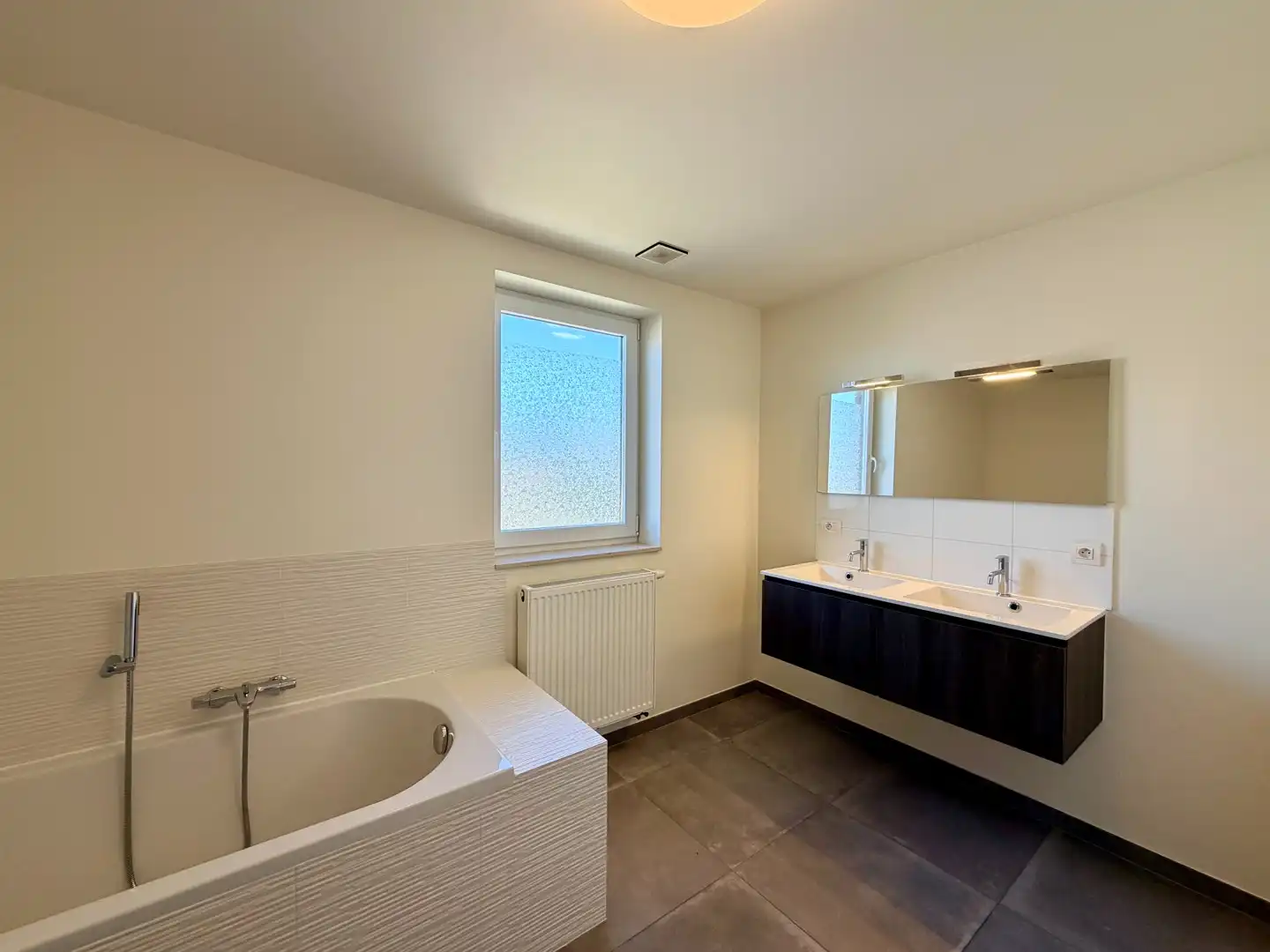 Ideale starterswoning in rustige woonwijk te Ledegem! foto 14
