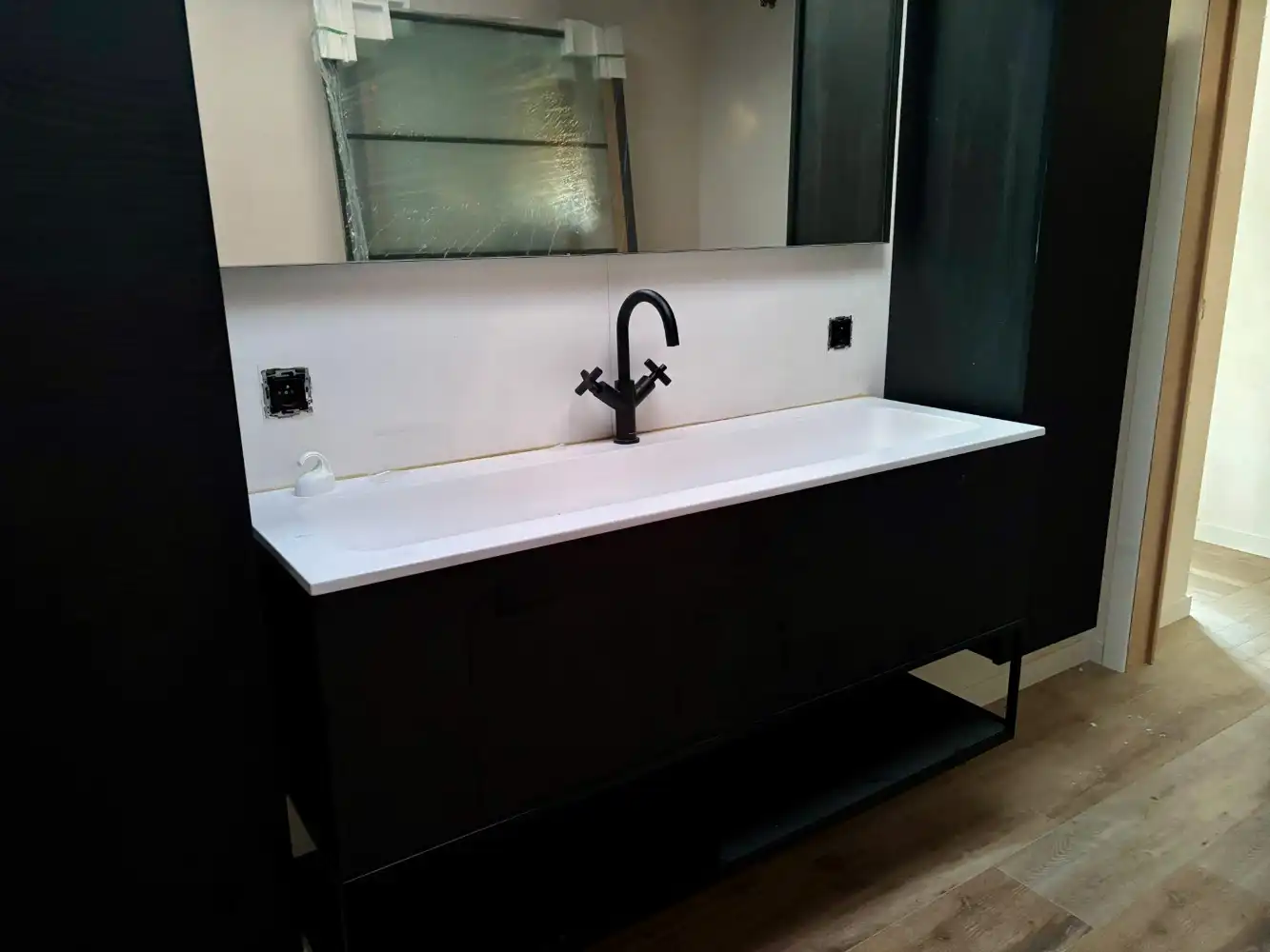 ENERGIEZUINIGE WONING op zeer rustige en landelijke locatie met 2 slaapkamers en inpandige garage foto 8