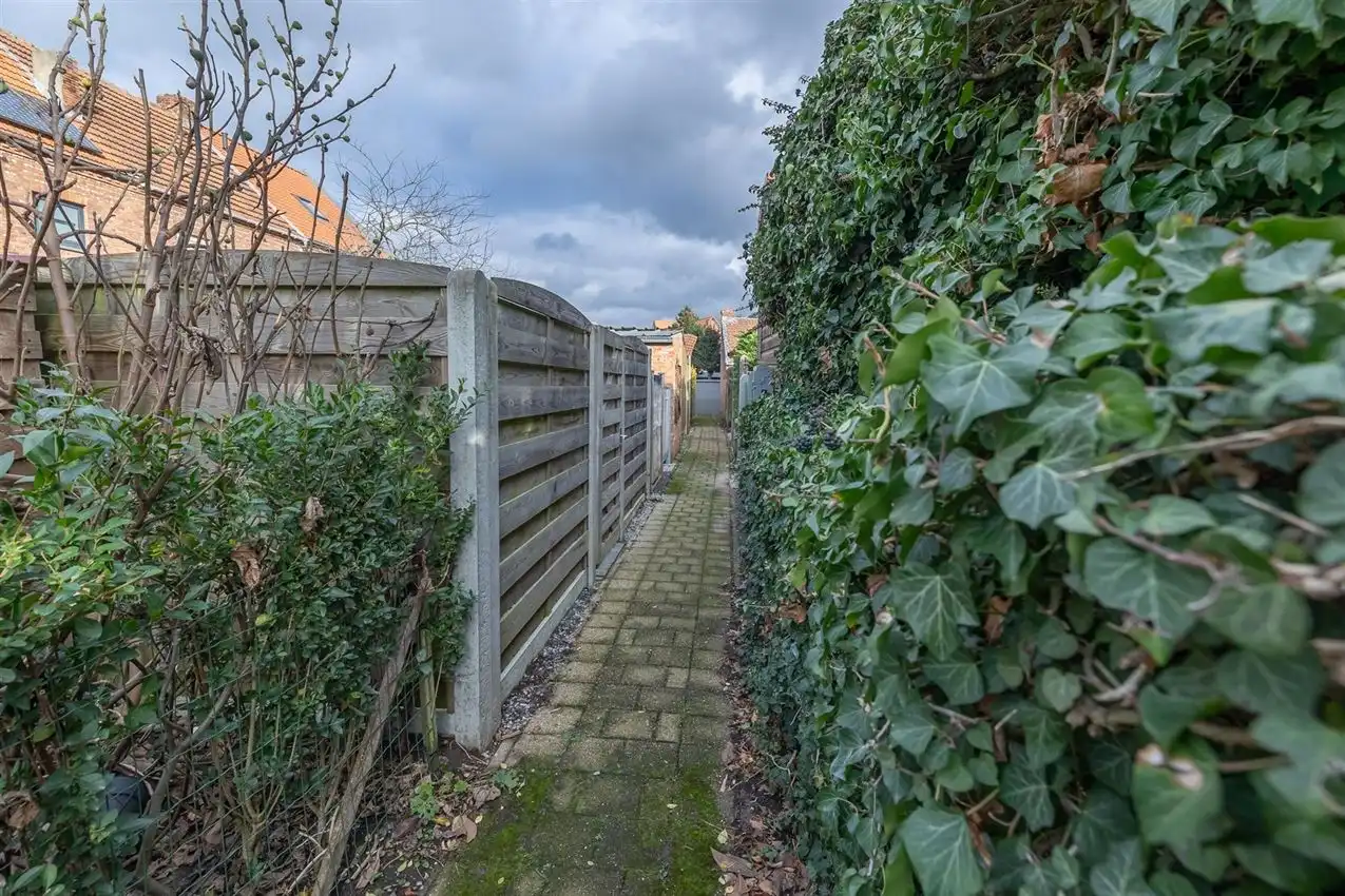 Stadswoning met drie slpk en tuintje op gunstige locatie foto 35