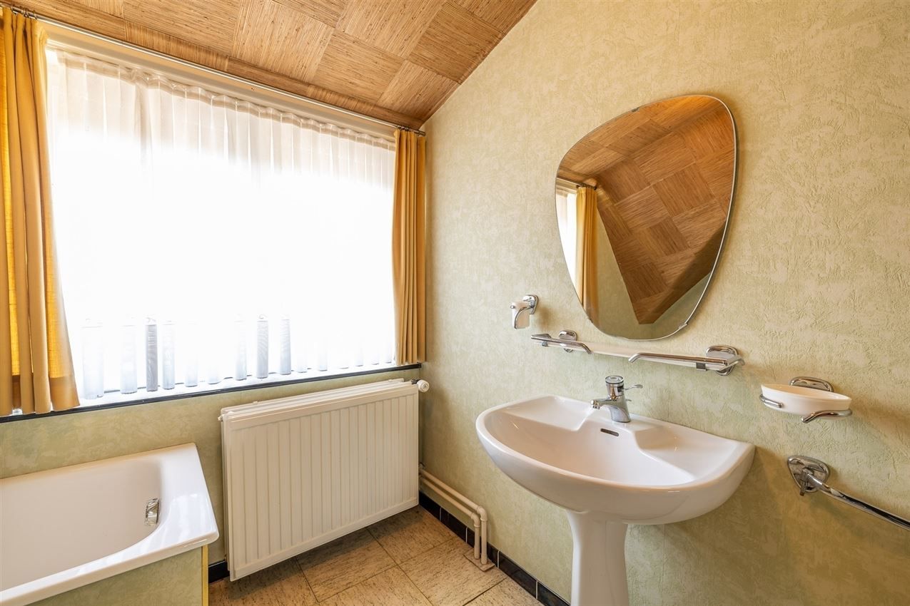 Degelijk woonhuis op topligging in Zichem op fietsafstand station foto 38