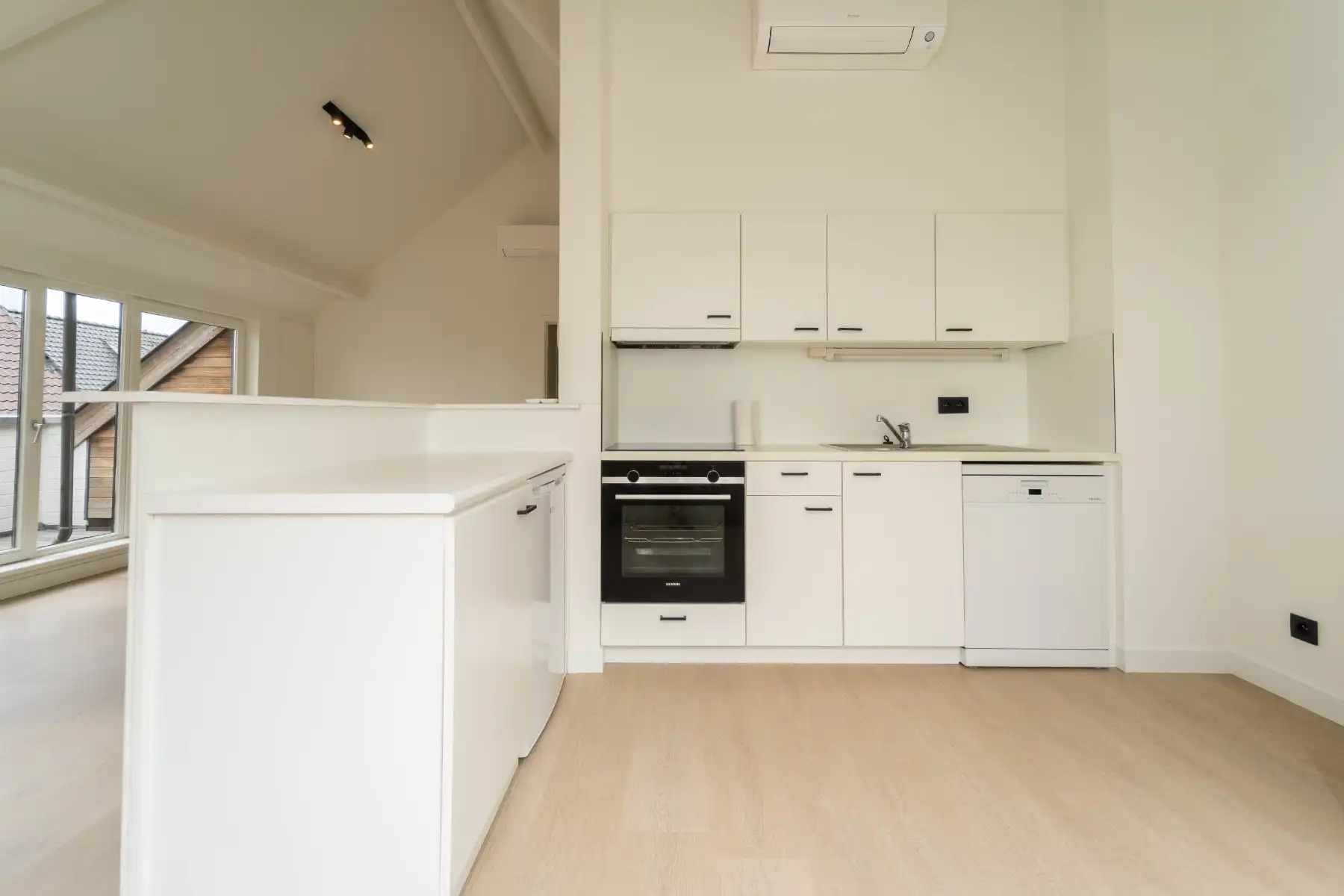 Gerenoveerd, lichtrijk 2 slpk-appartement met zonneterras foto 12