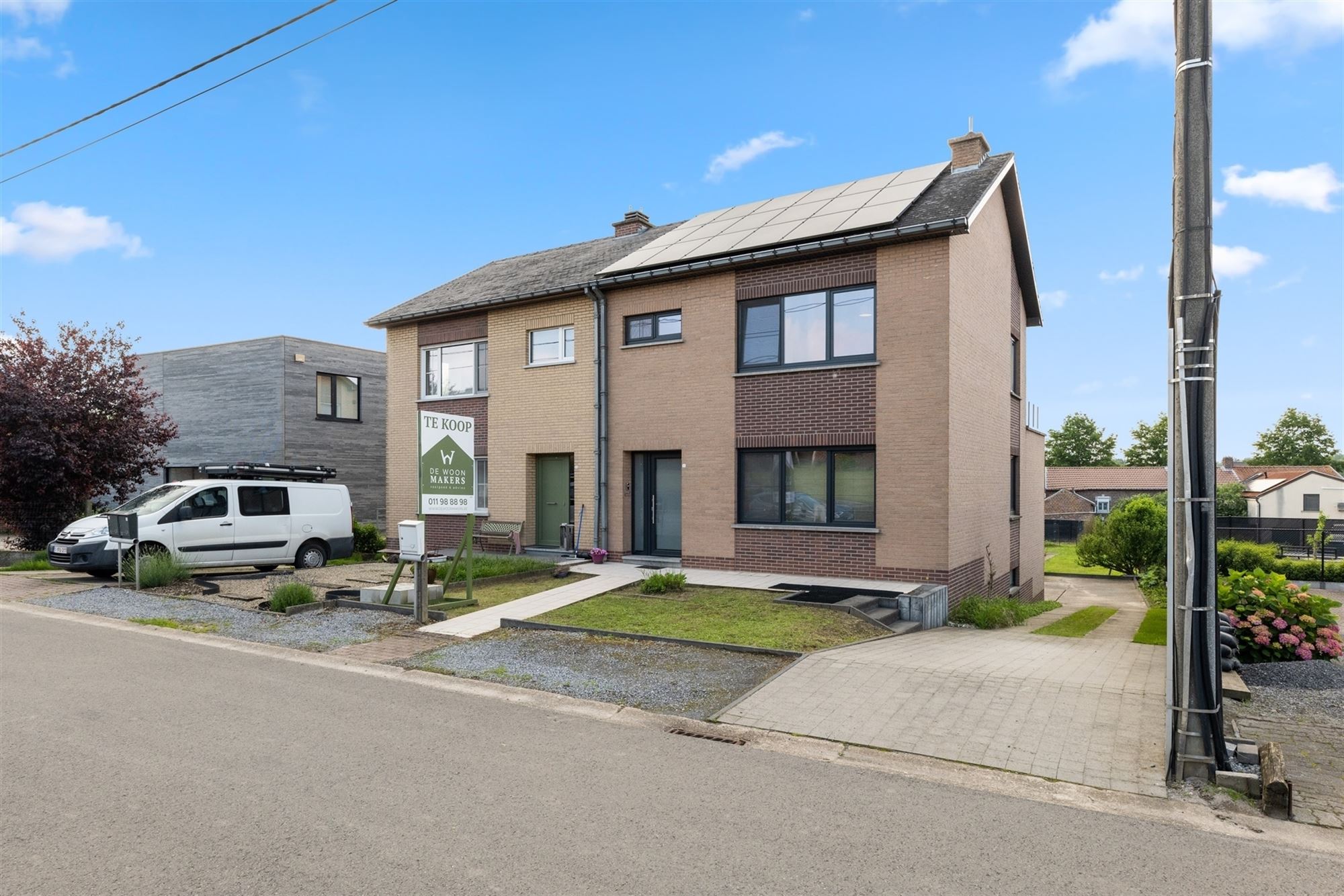 KNUSSE GEZINSWONING MET 18 ZONNEPANELEN IN HET LANDELIJKE VELM foto 2