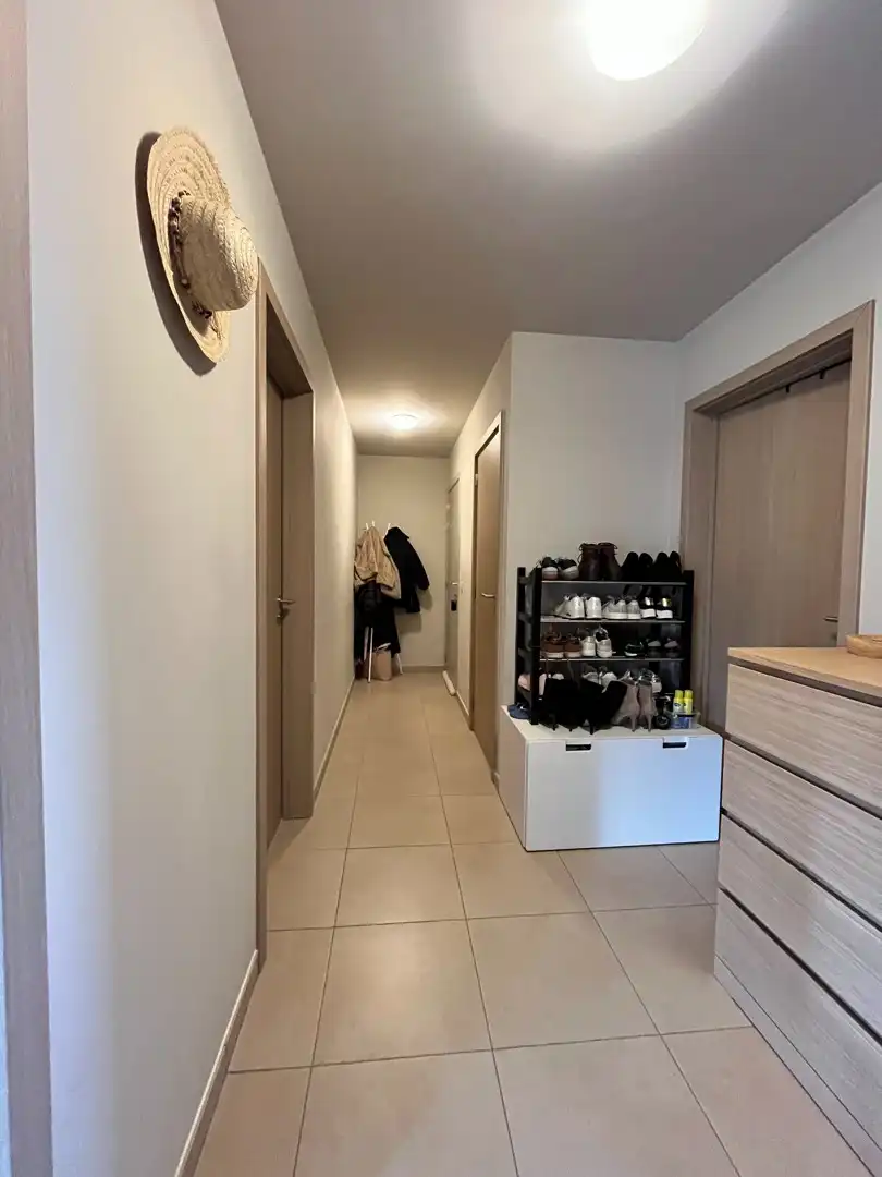 Ruim appartement met 2 slaapkamers en staanplaats te huur! foto 2