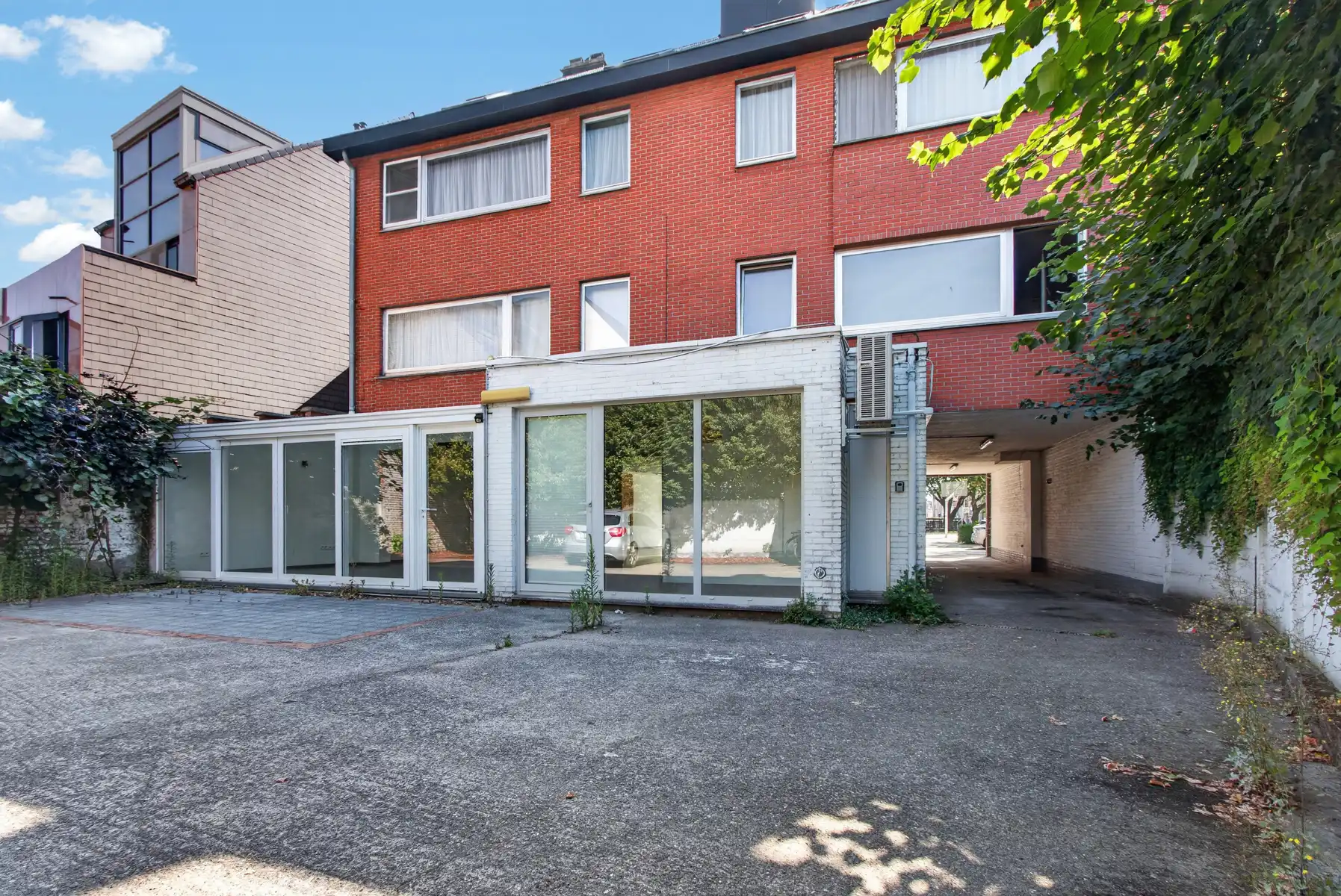 KANTOOR of HANDEL met RUIME PARKING en TERRAS - CENTRUM STAD foto 5