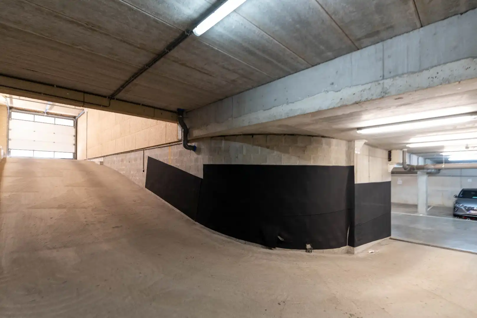 Ondergrondse autostaanplaats op centrale ligging foto 3