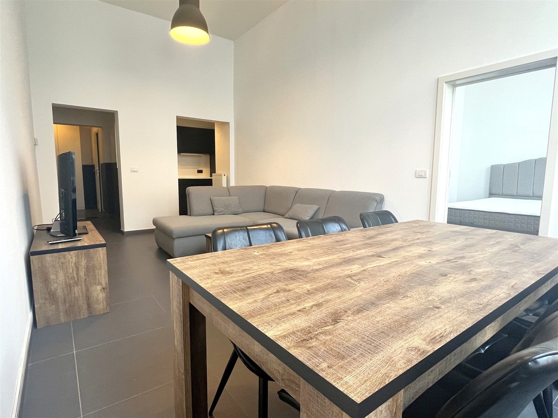 lichtrijk 1-slaapkamer appartement in hartje Antwerpen  foto {{pictureIndex}}