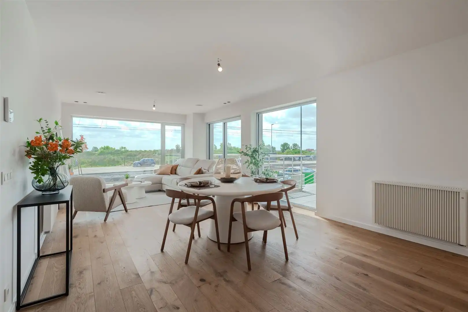 Modern ingericht één slaapkamer appartement foto {{pictureIndex}}