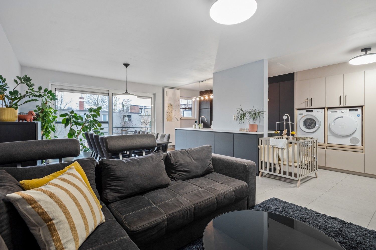 Instapklaar recent appartement met 3 slaapkamers en terras op centrale locatie te Schoten! foto 6