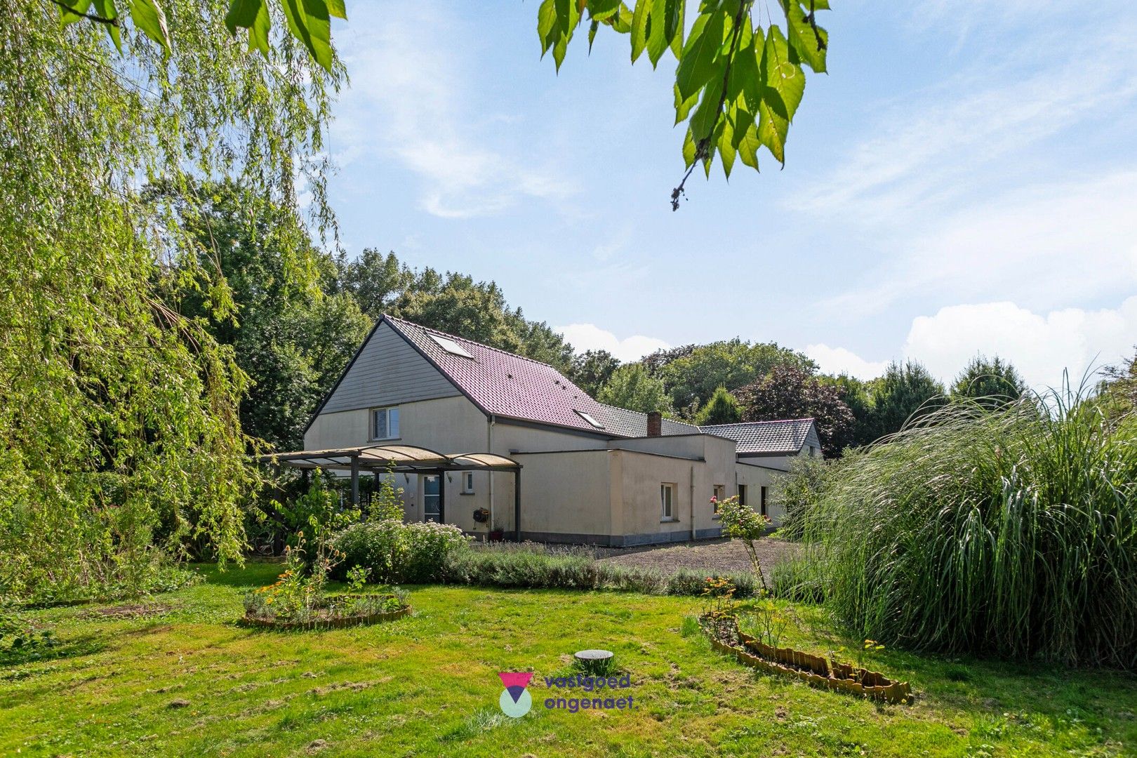 Te koop: Unieke en Rustig Gelegen Villa in Evergem foto {{pictureIndex}}