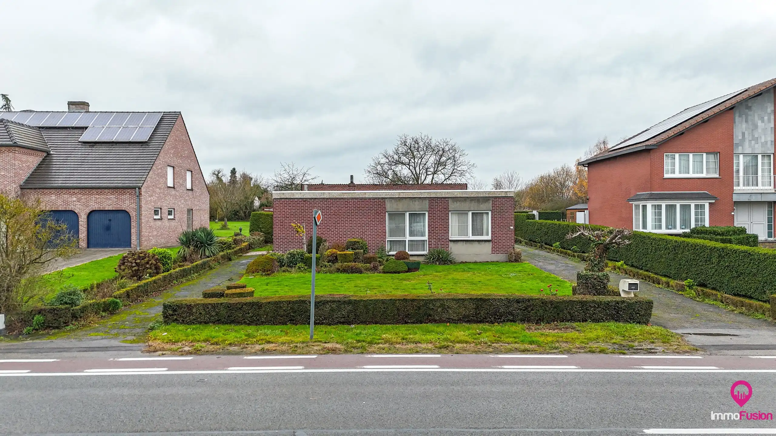 Bungalow met grote werkplaats en weide op 42 are in Alken foto 44