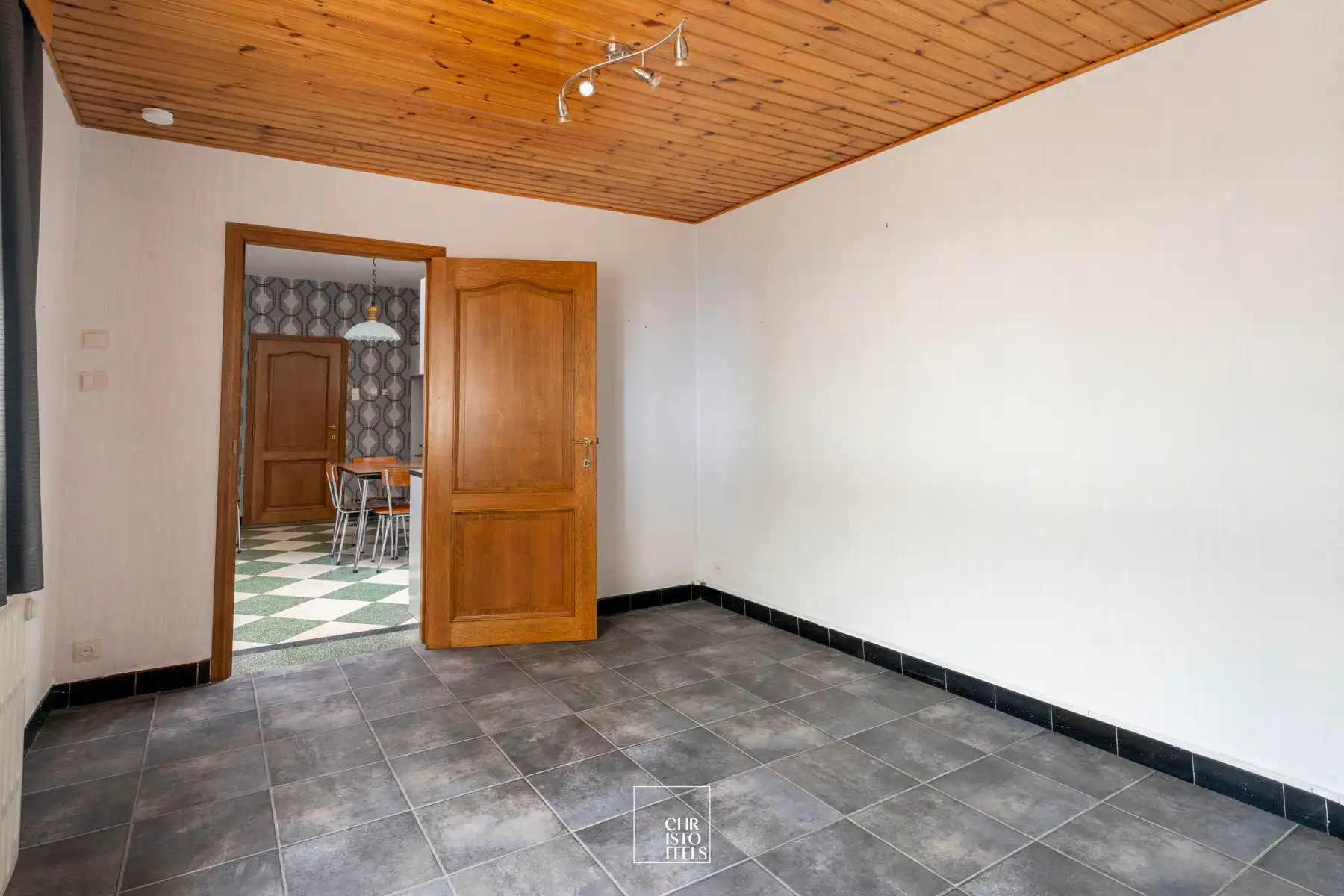 Te renoveren woning (199m²) in een rustige woonomgeving te Lanaken! foto 10