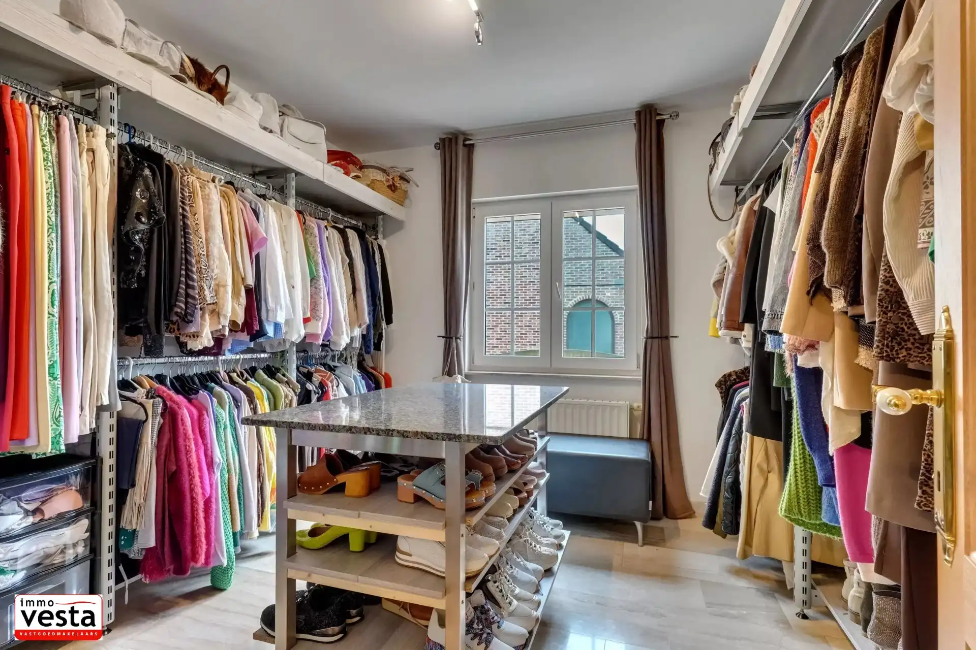 Ruime villa op een goede locatie foto 12