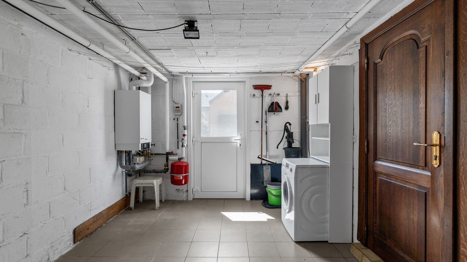 Ruime woning met 3 slaapkamers, tuin en garage foto 19