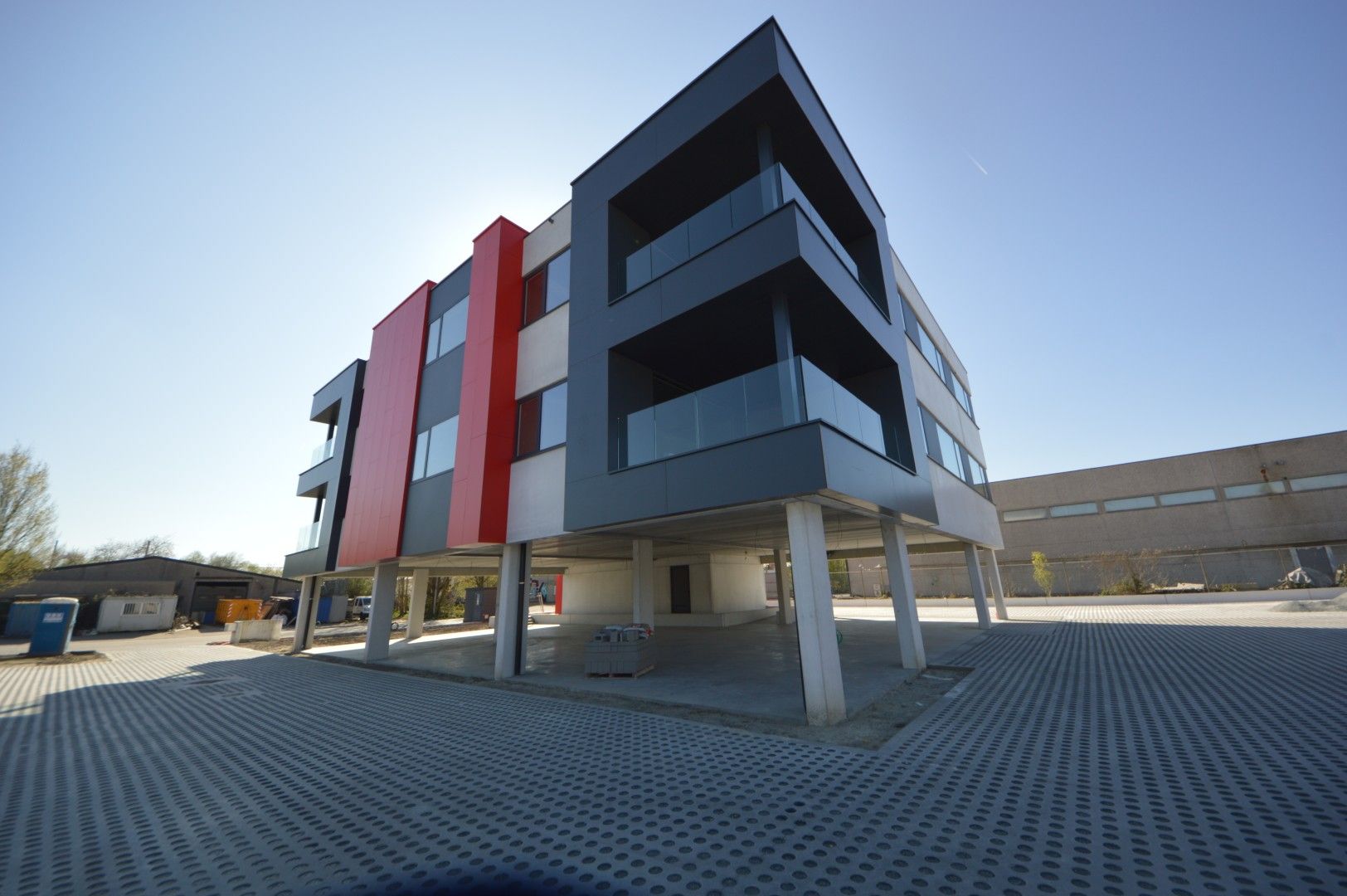 NIEUWBOUWKANTOREN MET PARKING NABIJ E40 foto 19