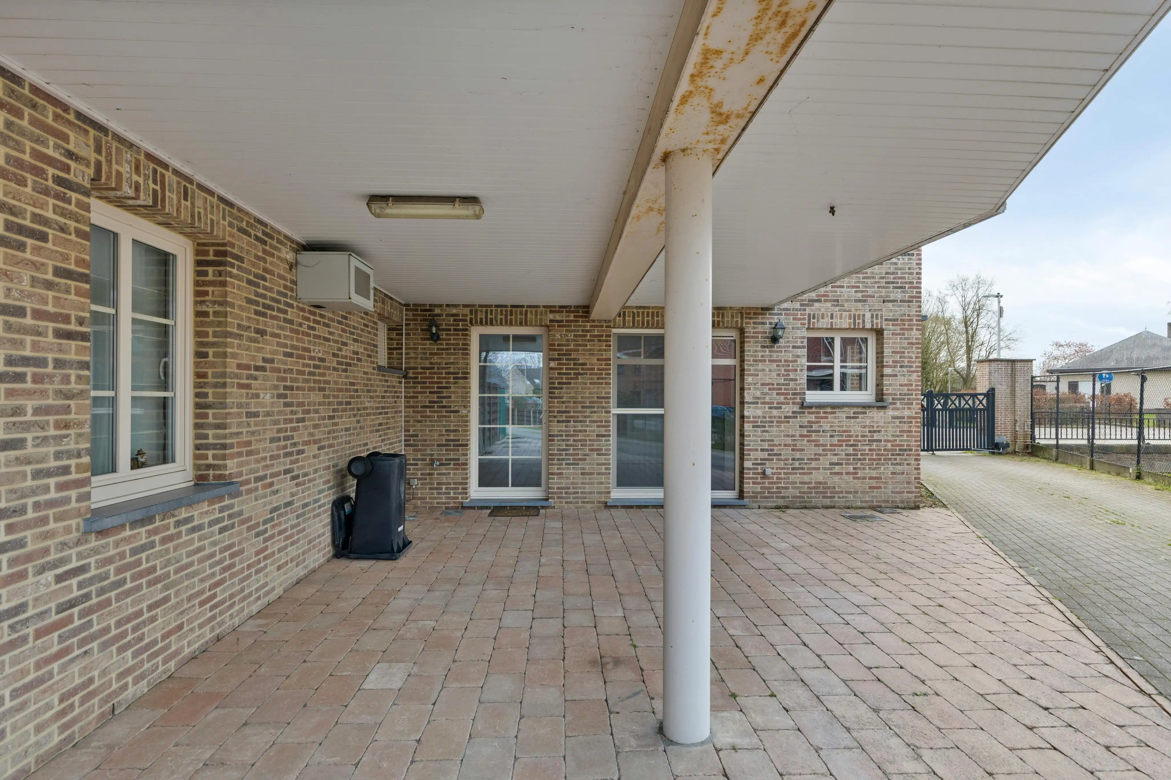 Instapklaar gelijkvloers app met terras en autostaanplaats! foto 17