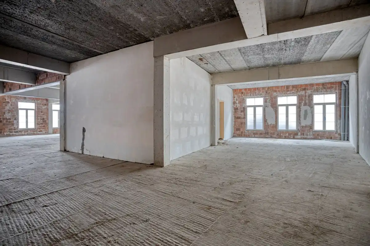 Casco kantoor-/handelsruimte van 724 m² met 7 parkings en kelderbergingen in het centrum. foto 21