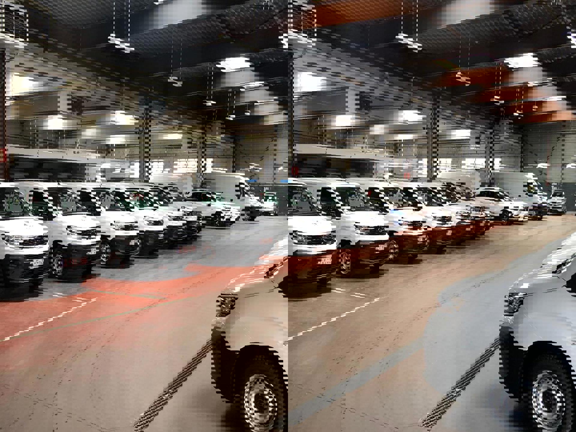 Magazijn met verhard terrein en kantoren te Kontich Industrie foto 7