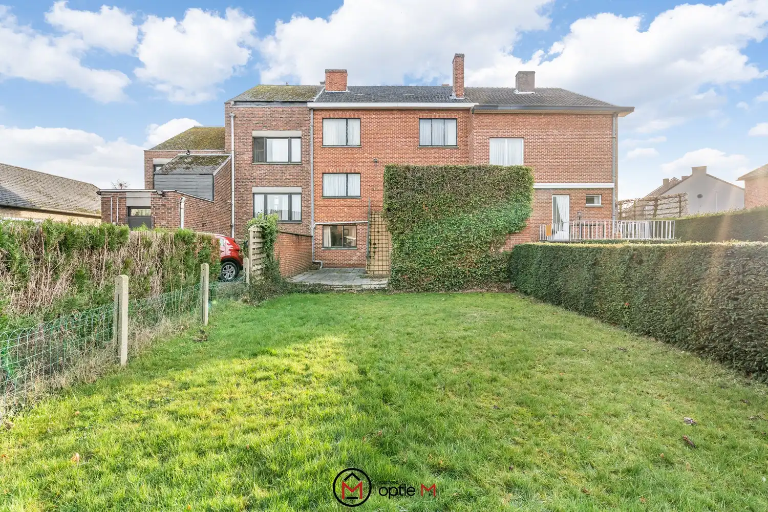 Karaktervolle woning met tuin te koop in centrum Bilzen foto 2