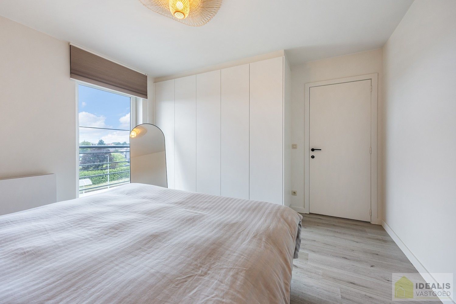 IDEALIS VASTGOED – PERFECT ONDERHOUDEN INSTAPKLAAR APPARTEMENT met een bewoonbare oppervlakte van 91m² bestaande uit een prachtige leefruimte, 2 zeer ruime slaapkamers, een aangenaam terras en ondergrondse parkeerplaats! Het appartement is gelegen in hartje Pelt op wandelafstand van horeca, shopping en openbaar vervoer! foto 18
