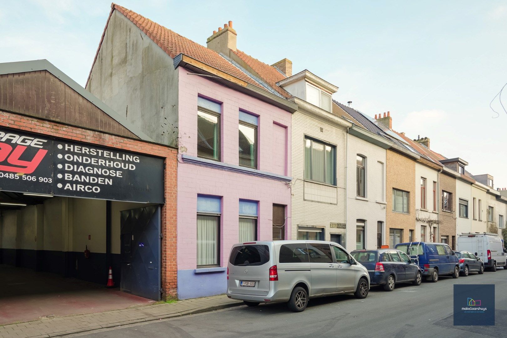 Te renoveren woning met aangename buitenruimte foto 2