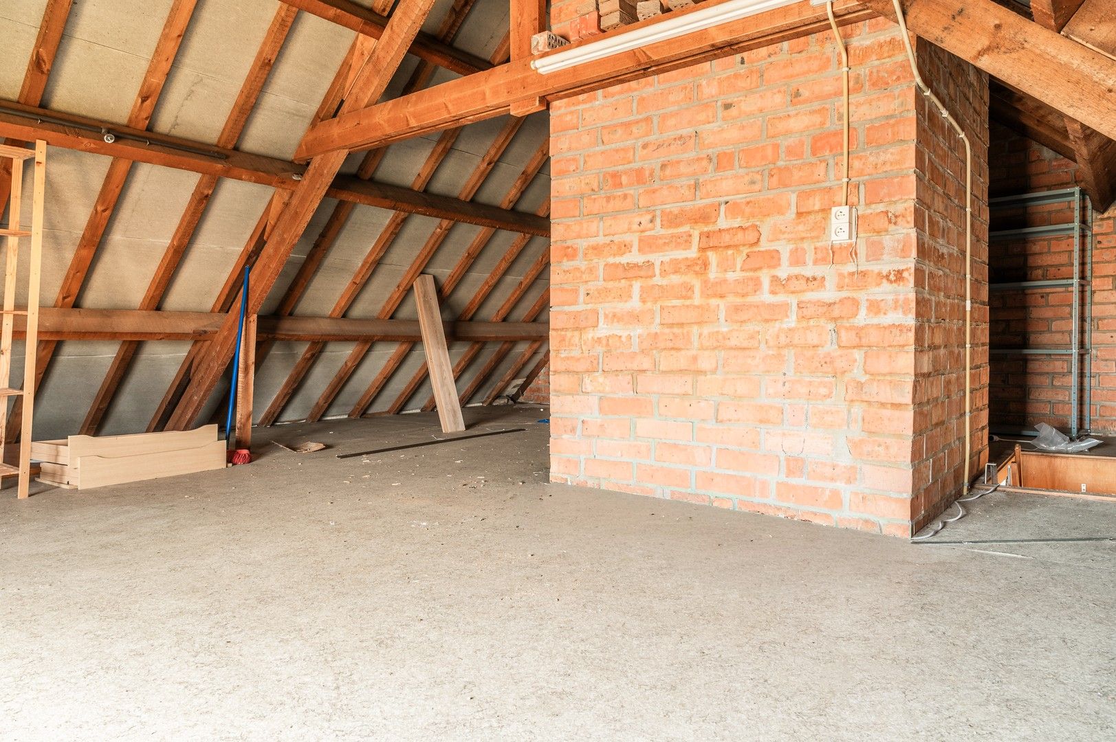 Ruim en lichtrijk appartement met garage foto 16