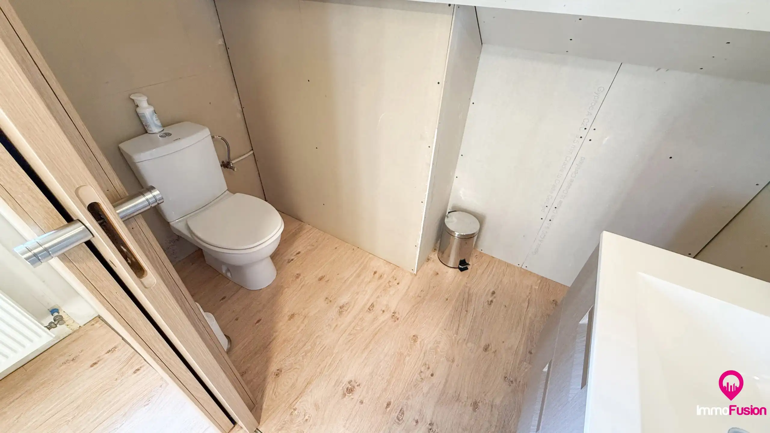 Charmante woning met 5 slaapkamers op een ruim perceel! foto 35