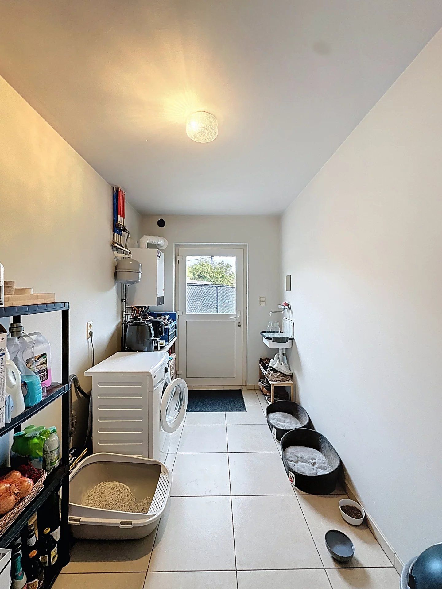 Rijwoning met 3 slaapkamers en een tuin met berging. foto 9