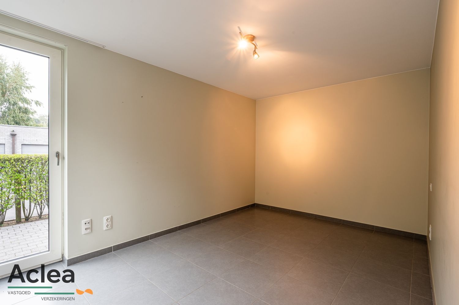 Ruim lichtrijk gelijkvloers appartement met 2 terrassen en garage foto 12