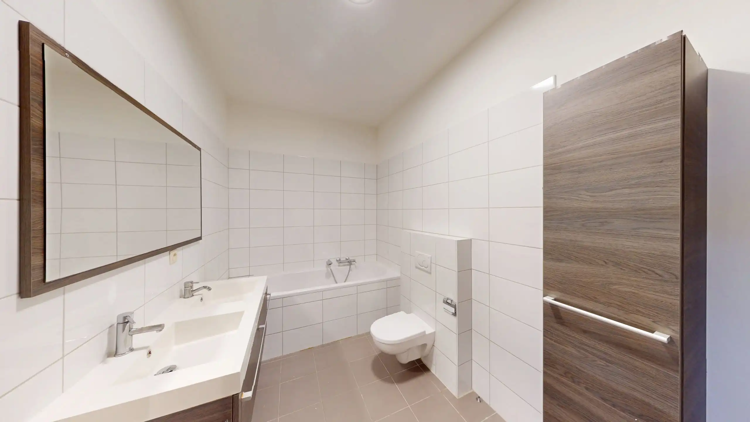 ANTWERPEN - CENTRUM  - Ruim drie slaapkamer appartement  foto 11