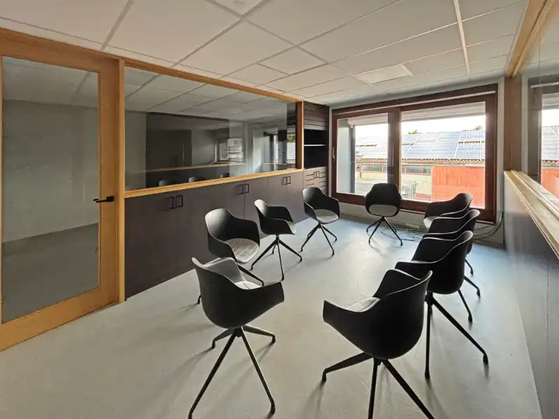 Sint-Niklaas: instapklaar kantoor van 165 m² met parking foto 4