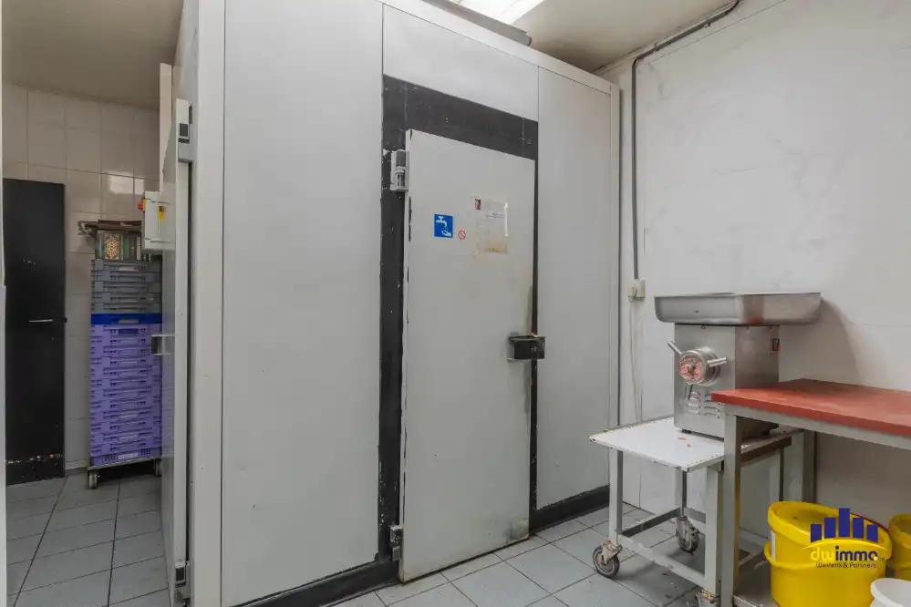 Opbrengsteigendom met woonst te koop op toplocatie langs de Brusselsesteenweg Gent foto 7
