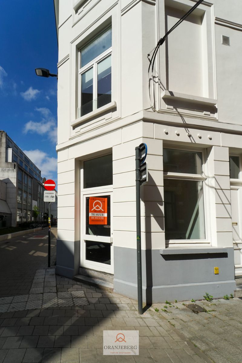 Gloednieuw gerenoveerde hoekwinkel tussen Onderbergen en Oude Houtlei foto 6