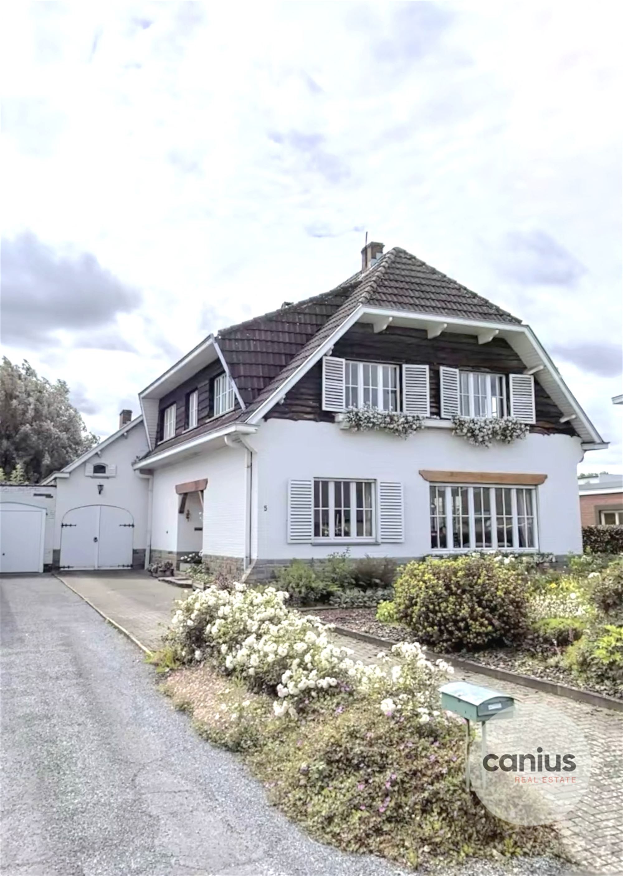 Hoofdfoto van de publicatie: CHARMANTE WONING MET 4 SLKS, OP7A50CA NABIJ HET CENTRUM