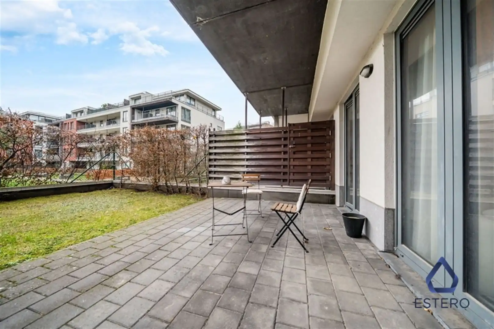 Gelijkvloers appartement met tuin  foto {{pictureIndex}}