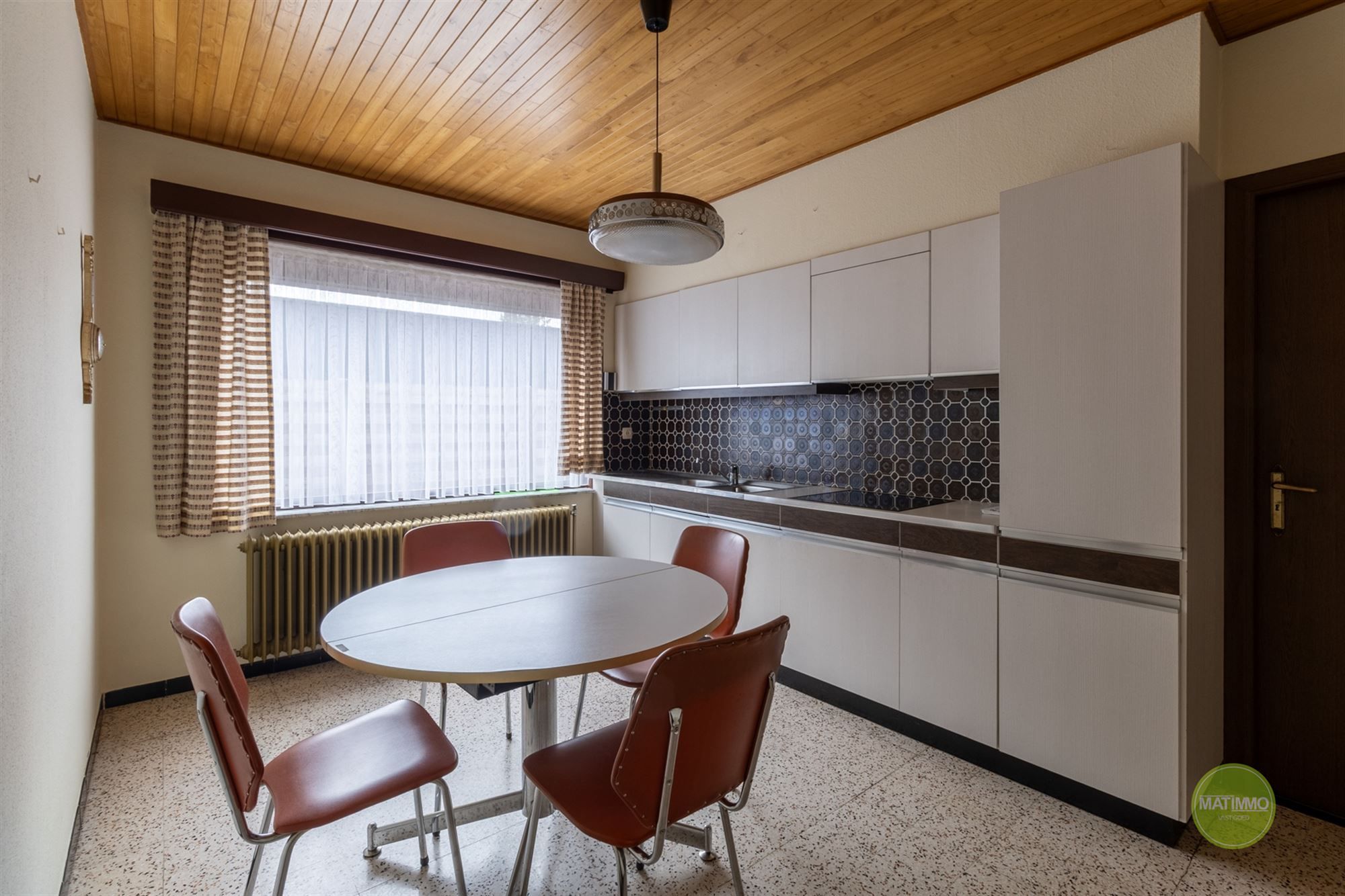 Vrijstaande laagbouwwoning met grote tuin in Mol-rauw foto 6