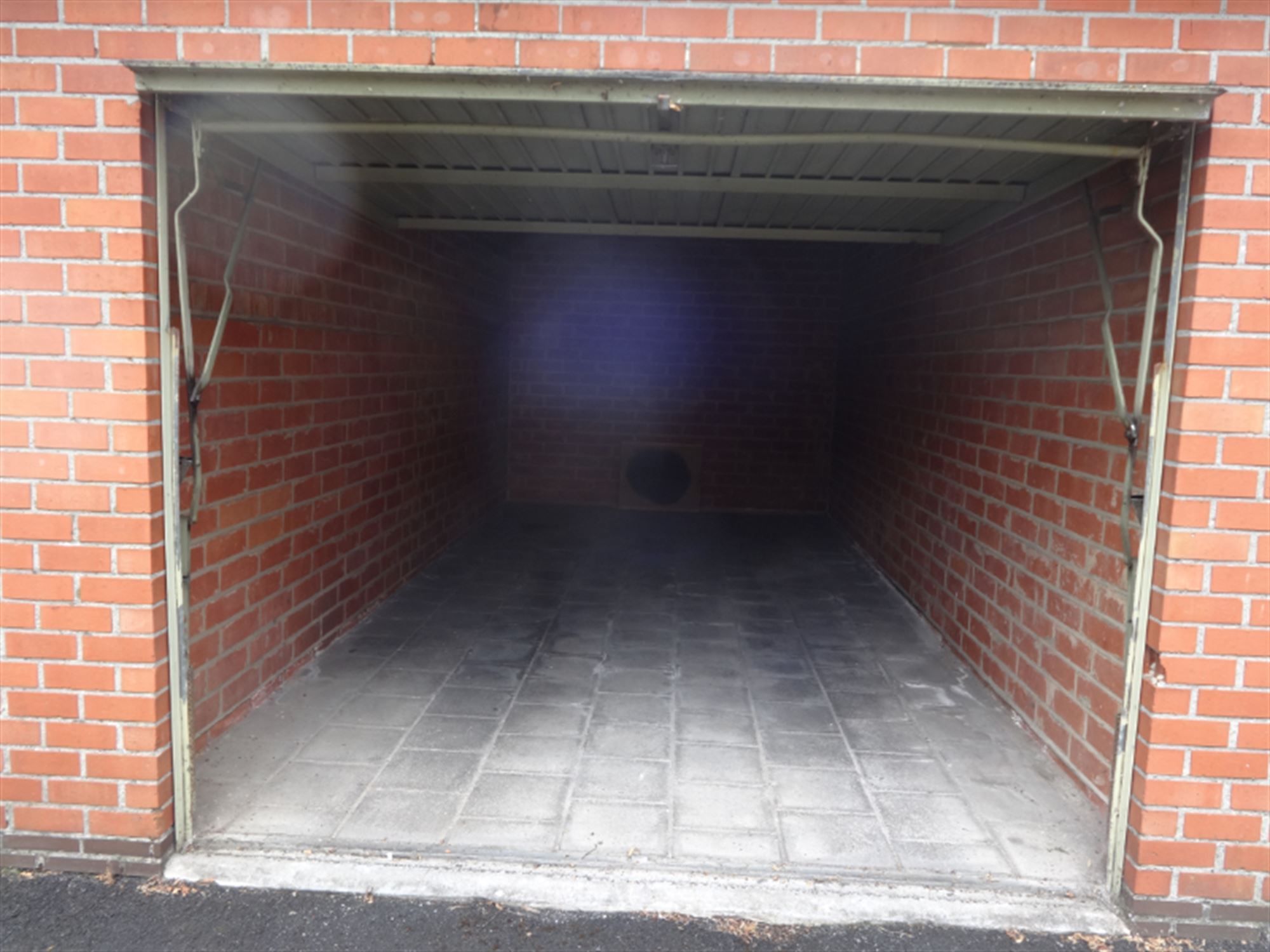 Garage te huur Godfried Devreeselaan 17-19/1A - 8500 KORTRIJK