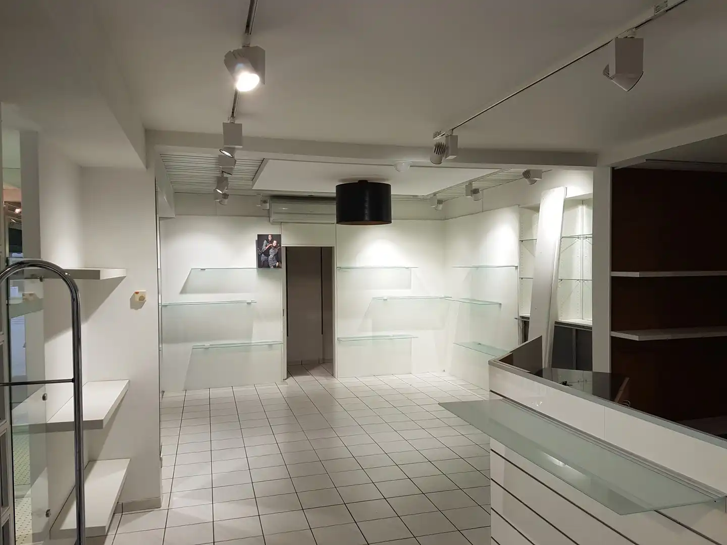 Handelspand  in winkelstraat van Lanaken foto 6