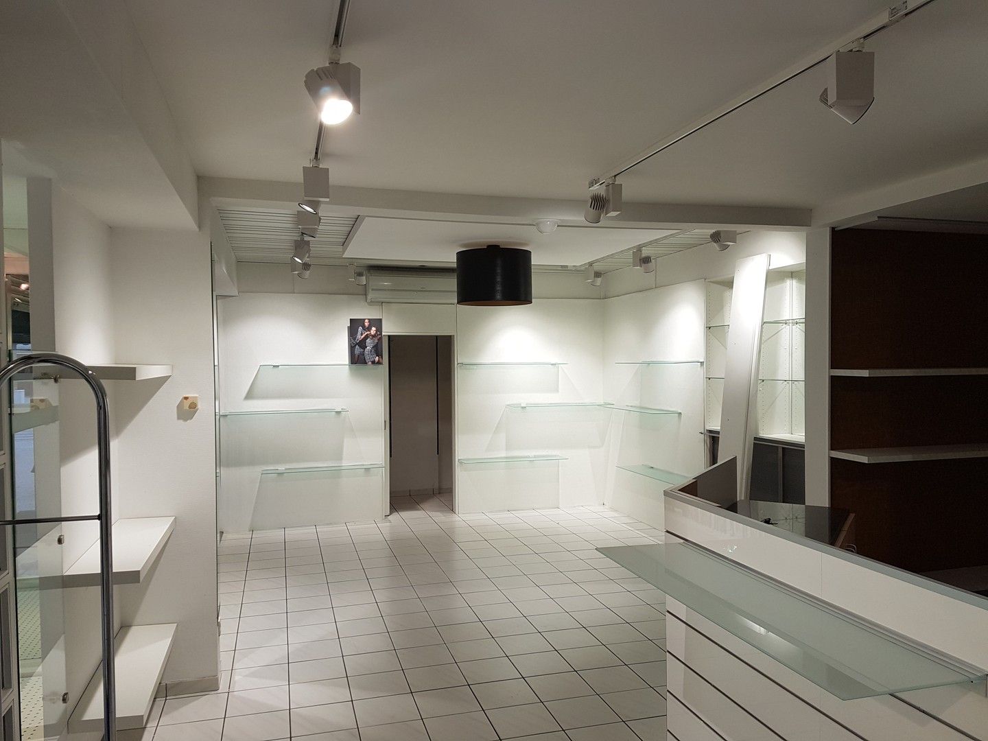 Handelspand  in winkelstraat van Lanaken foto 6