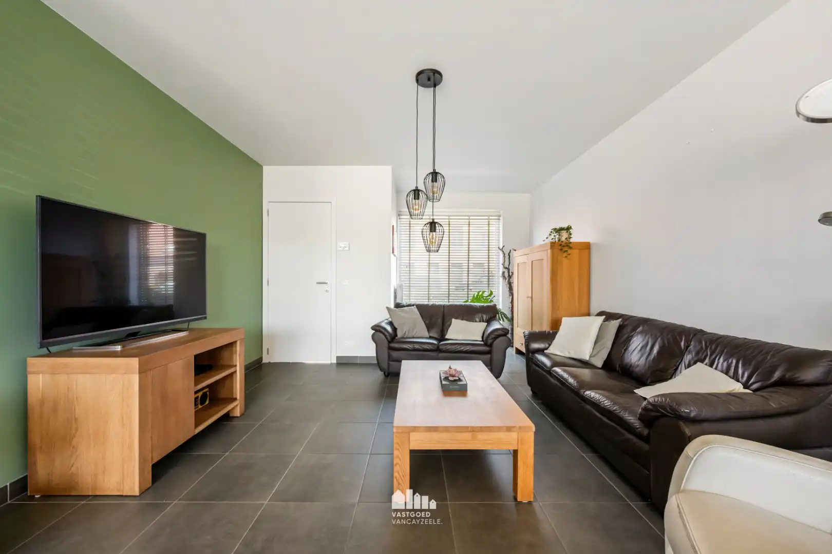 Recente nieuwbouwwoning (2020) met zonnige tuin, garage en uitweg foto 7