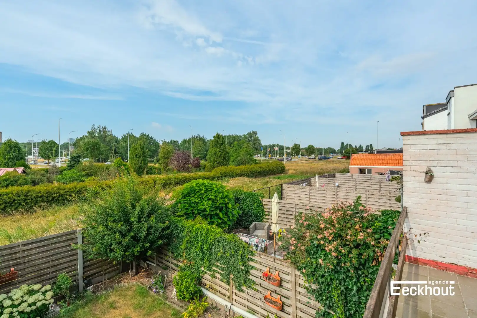 Te moderniseren woning op goede ligging met garage en tuin! foto 21
