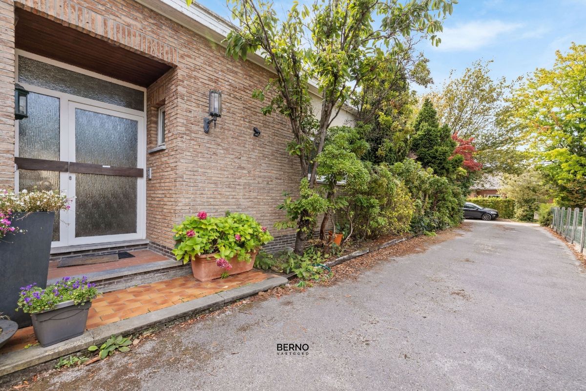 Ruime laagbouwvilla met 5 slaapkamers en 150 m² kelder/garage in Lede foto 2
