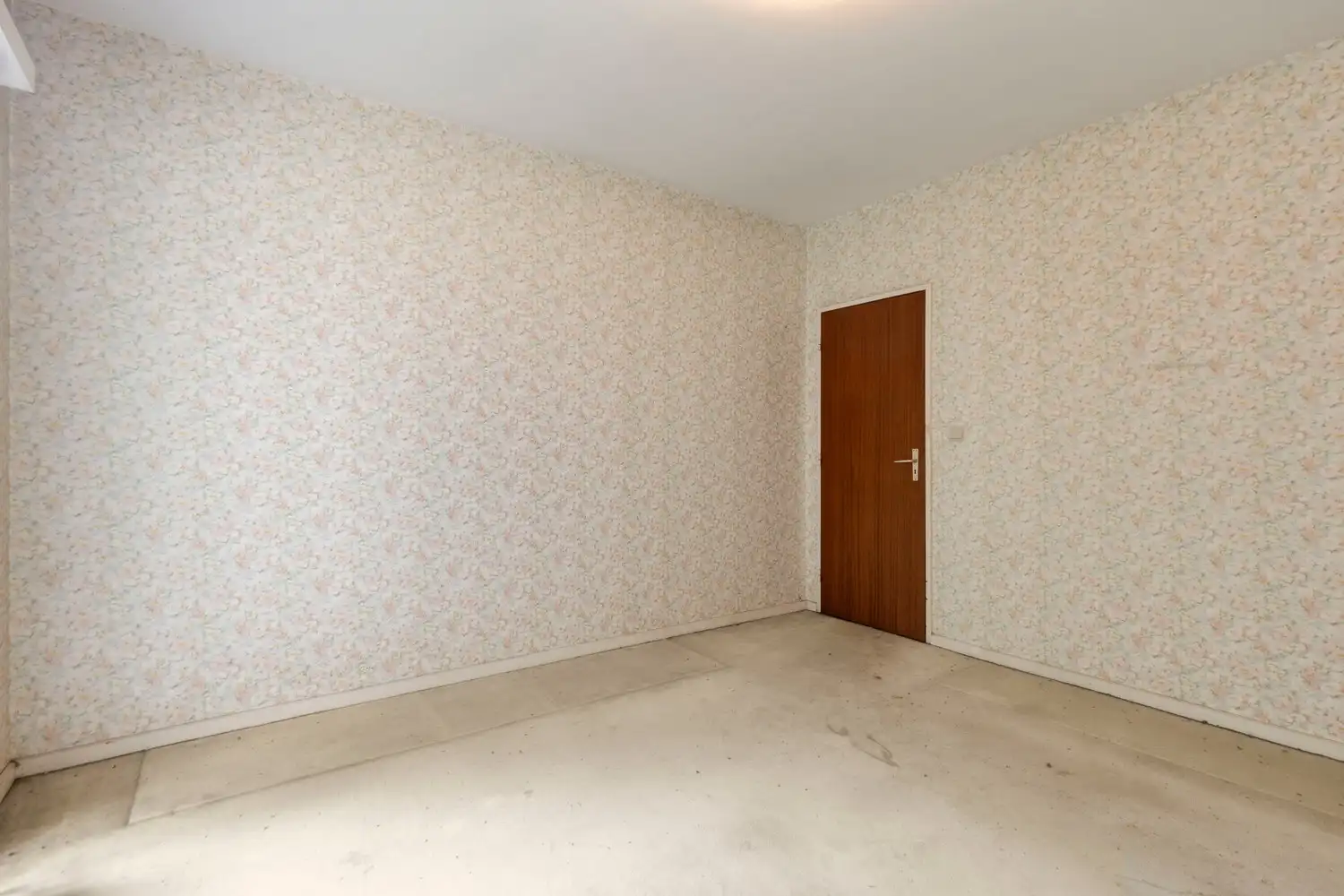Te renoveren appartement (100m²) op 1ste verdieping met een uitstekende ligging aan de Hoogboomsteenweg in Kapellen! foto 12