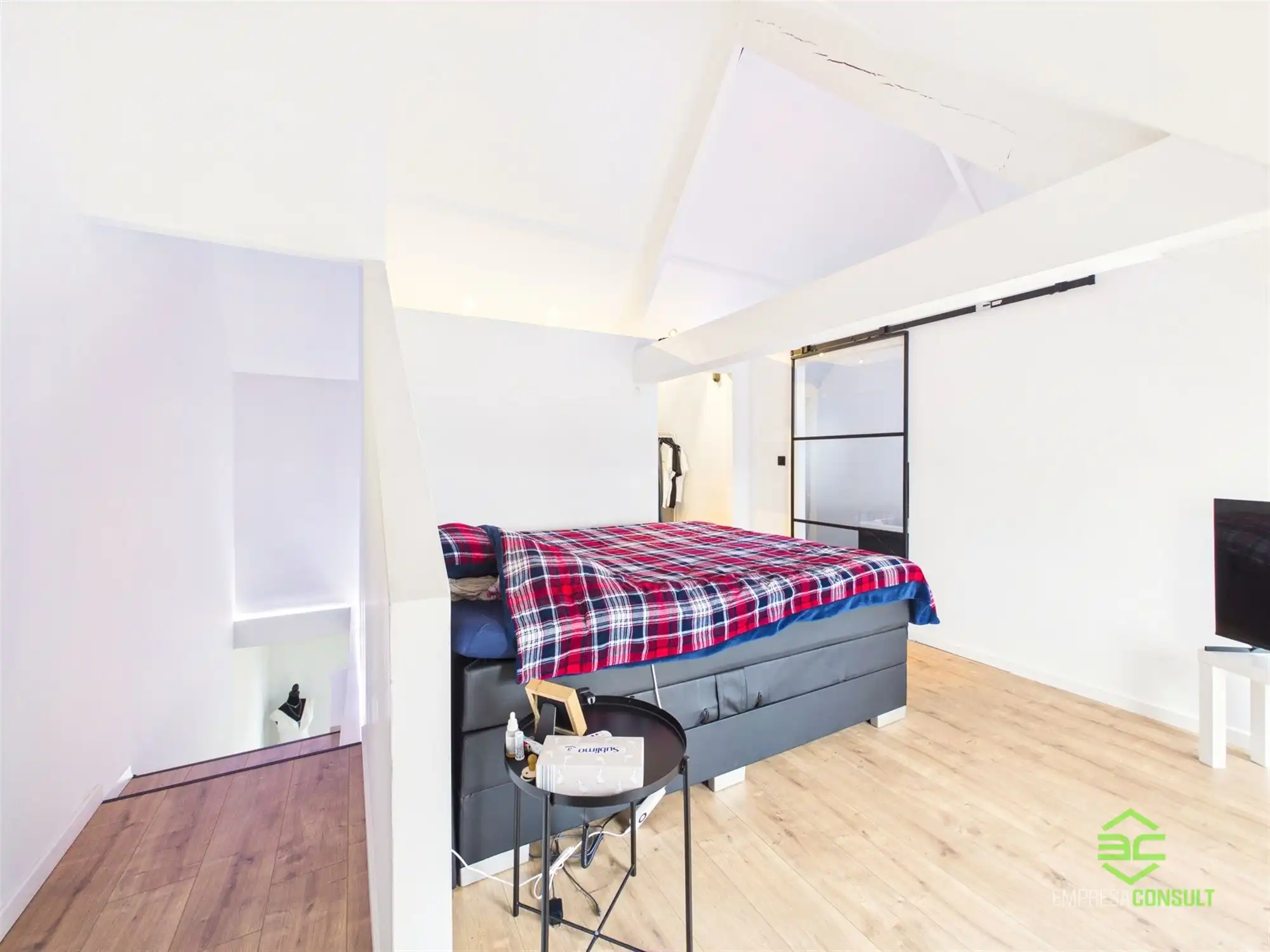 Instapklare gerenoveerde woning met zwembad op 22a 82ca! foto 20