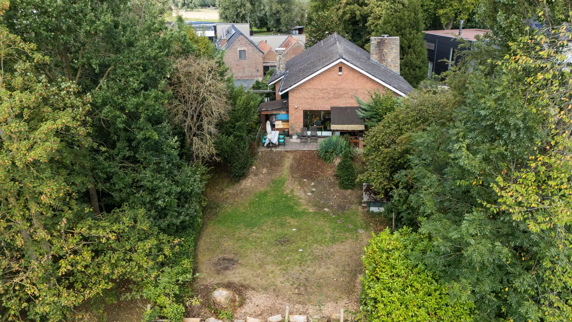 Charmante, op te knappen, statige villa met 3 slaapkamers en garage op een ruim perceel gelegen in het groen TE KOOP in Wielsbeke. foto 36