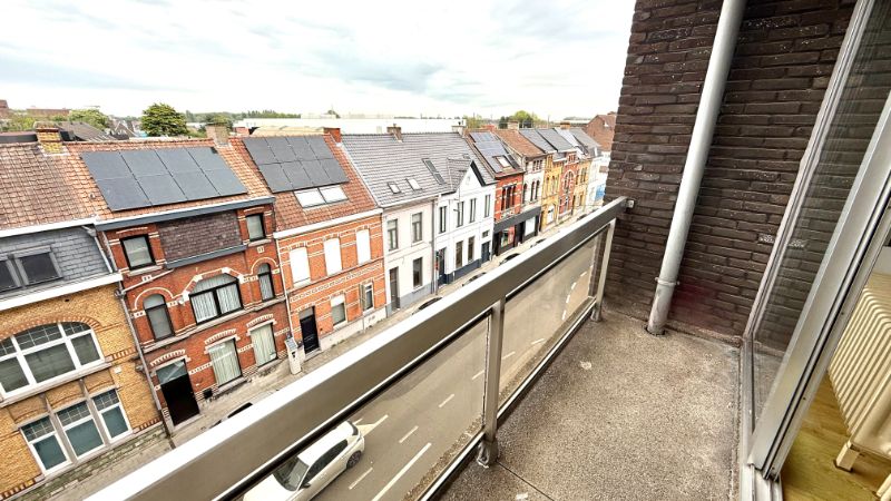 Ruim, centraal gelegen appartement met 2 slaapkamers en terras foto 12