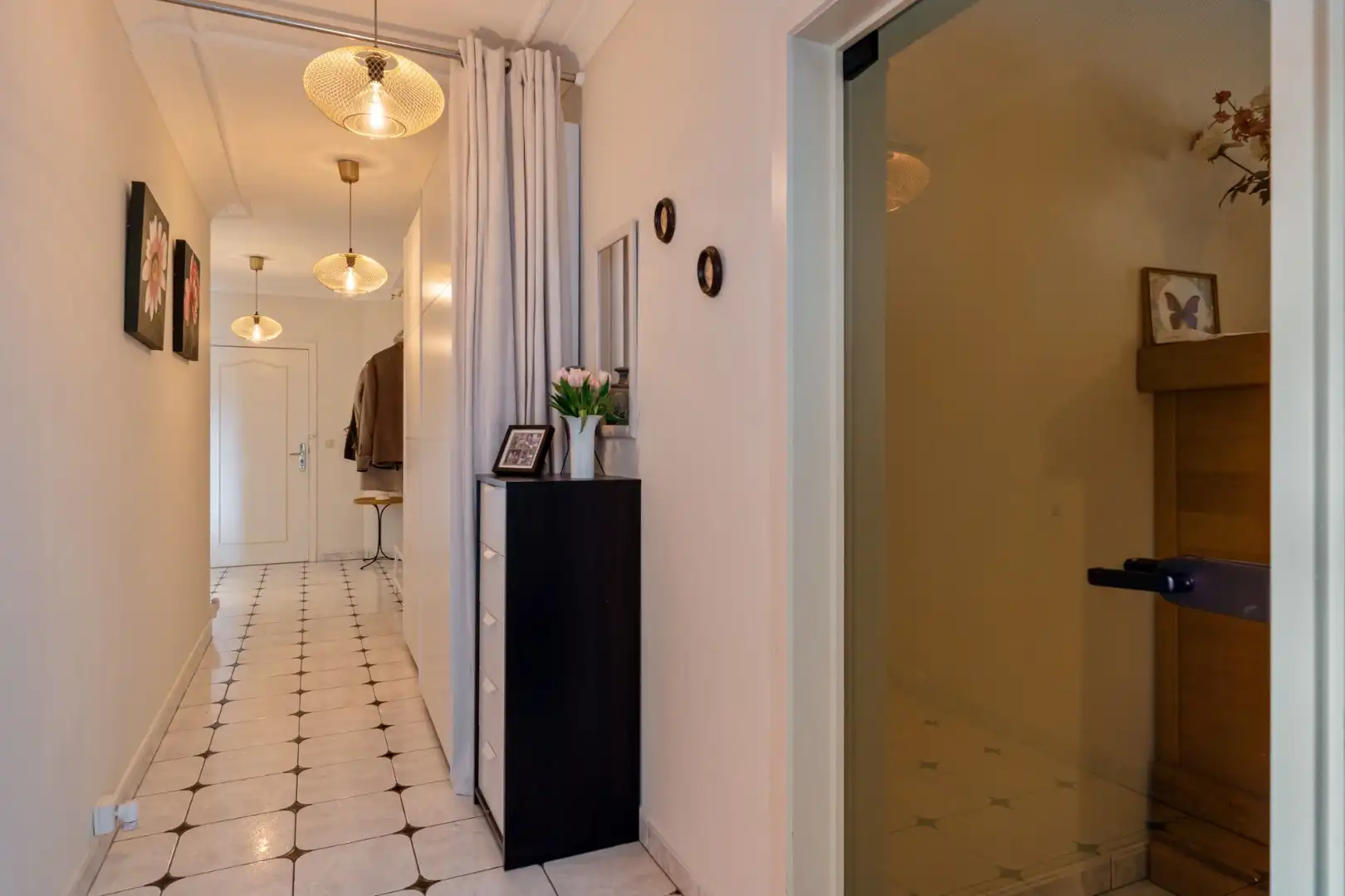 Ruim en centraal gelegen appartement, 2 slpk, met terras en garage foto 8